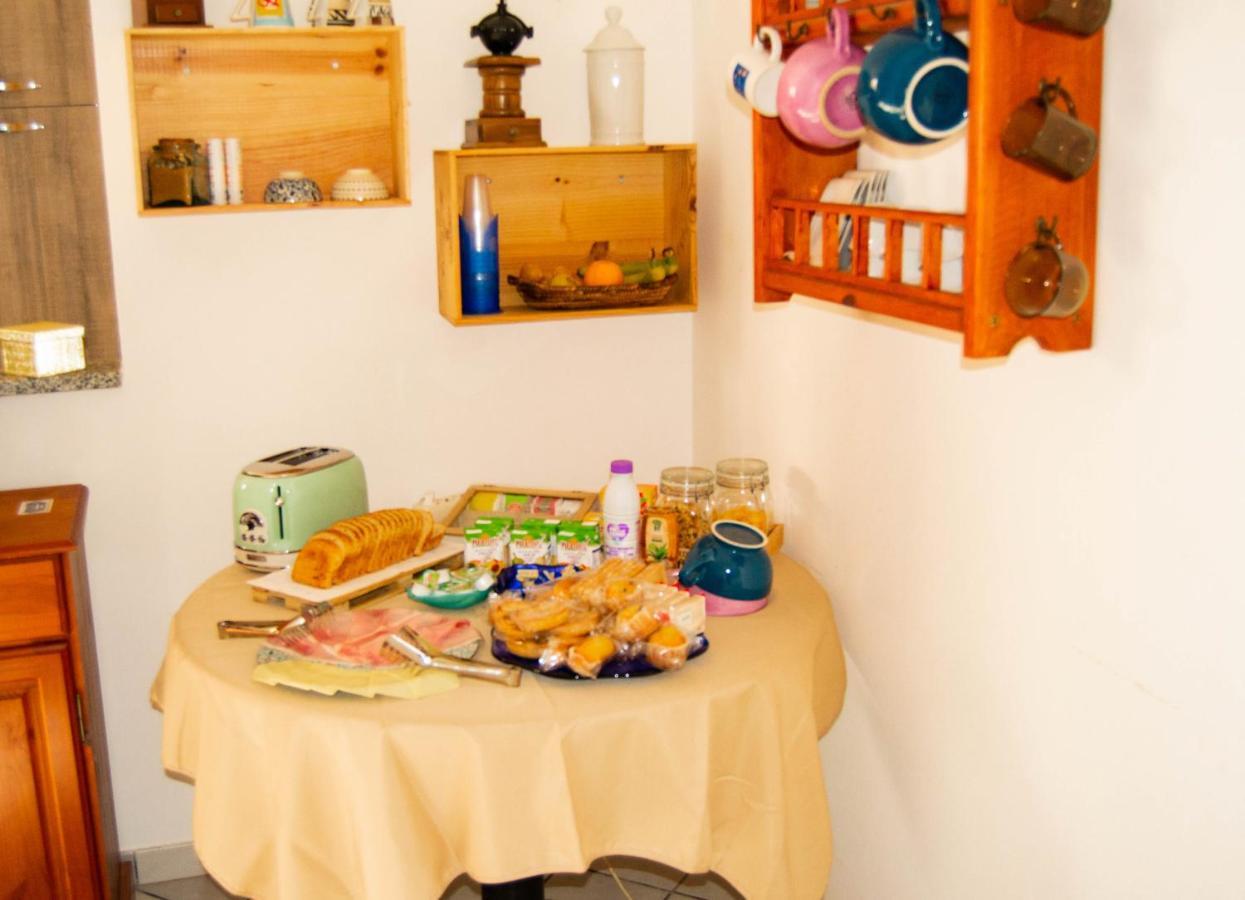 Asherat B&B Карбония Екстериор снимка